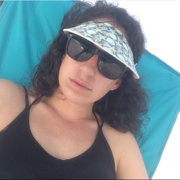 Meet your Posher, Katie - Picture 3 of 3